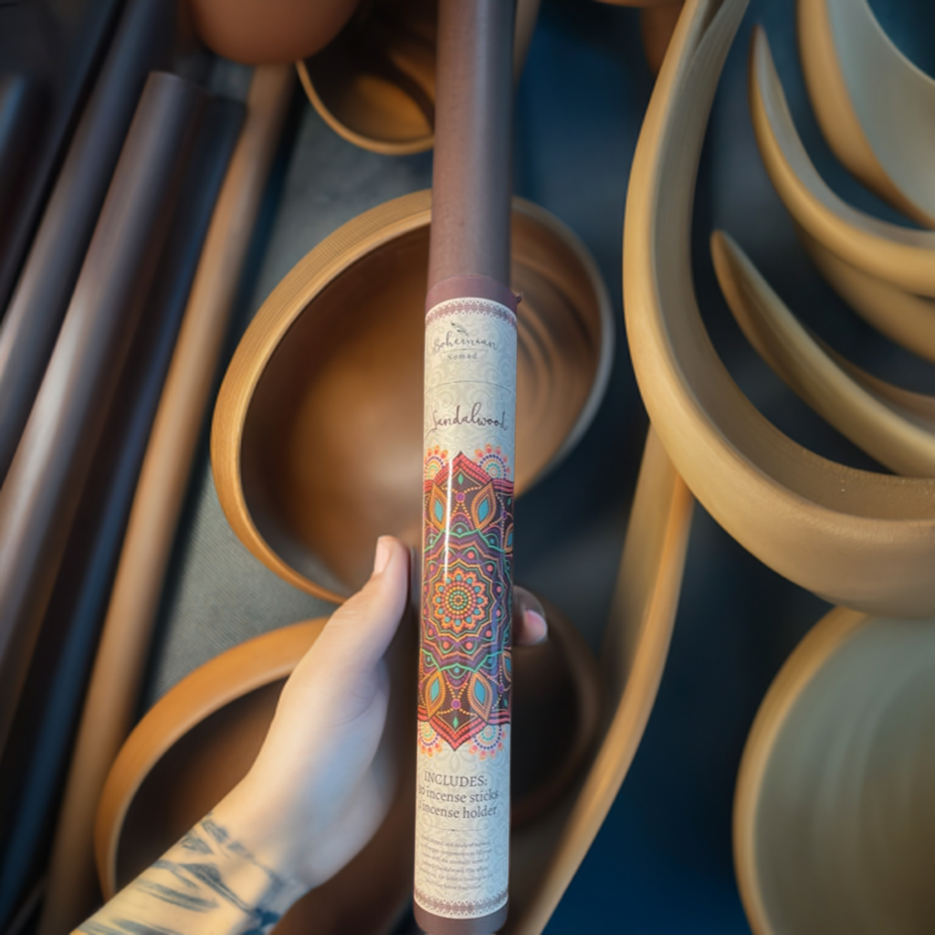 Incienso y soporte Bohemian Nomad con aroma a sándalo